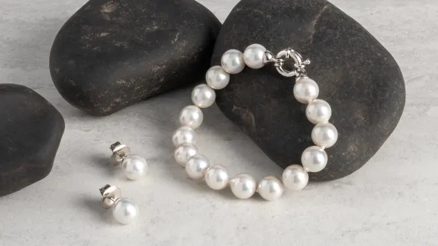JOIA De Majorca 10mm Pearl Bracelet and Earring Gift Set