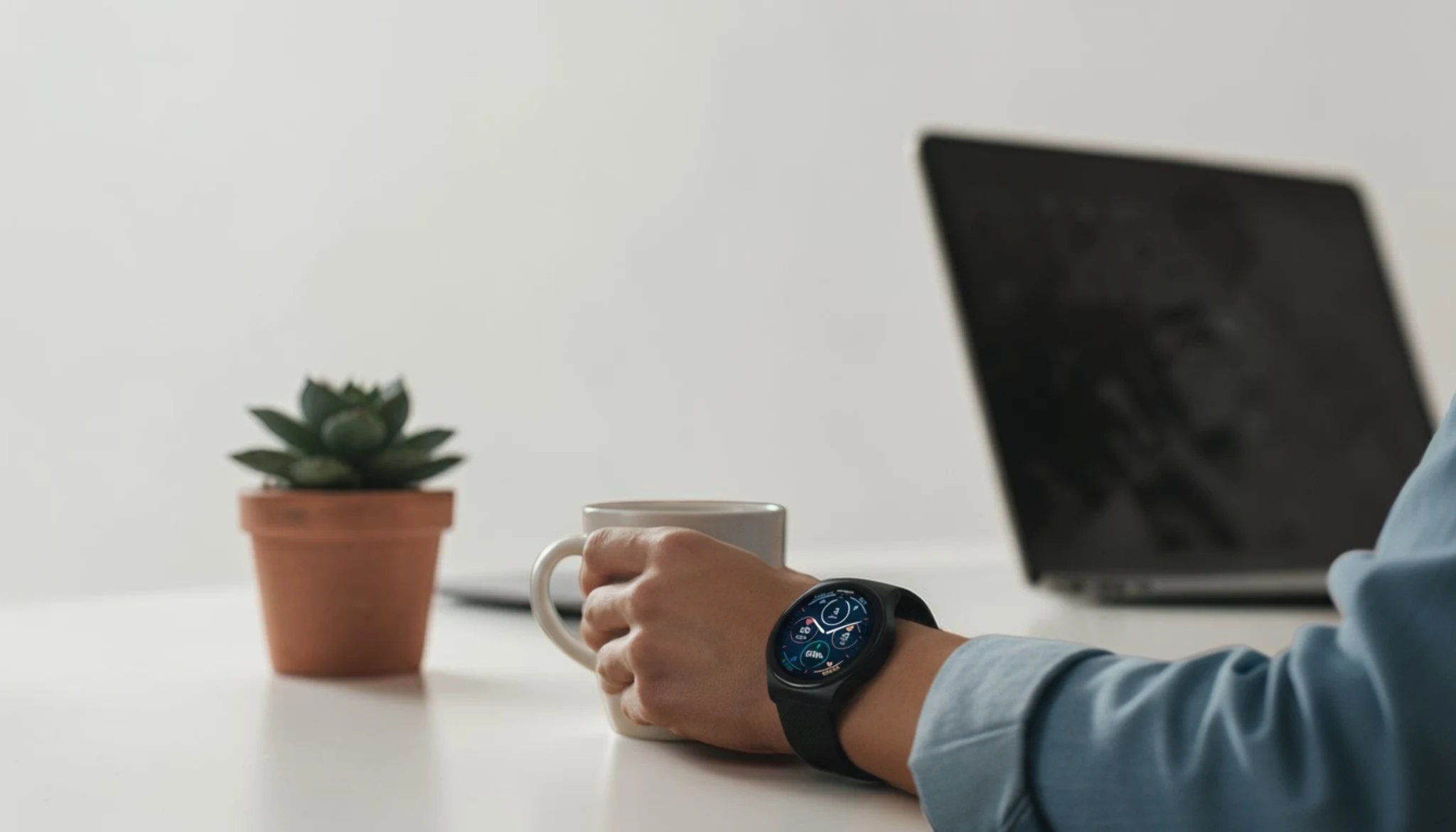 Motorola Moto Watch 120 Premium Bluetooth Smartwatch