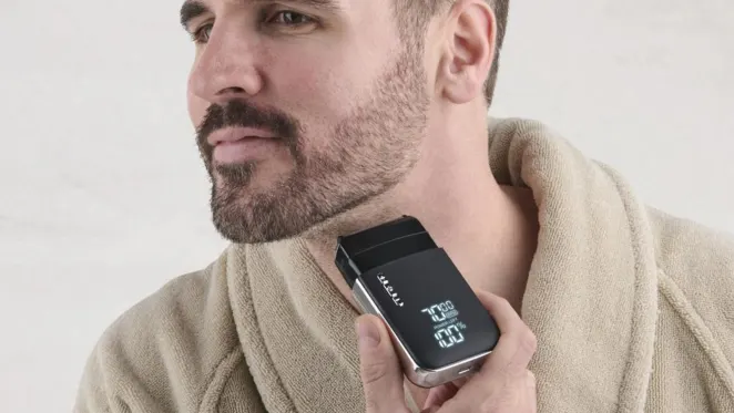 The Ultra Slim Travel Foil Shaver