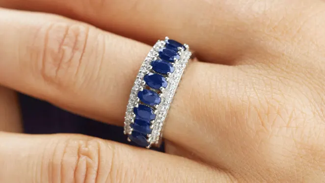 The Eight-Gemstone Ring Band