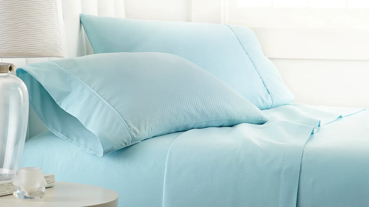 Cloth & Gable Checker Embossed Sheet Set