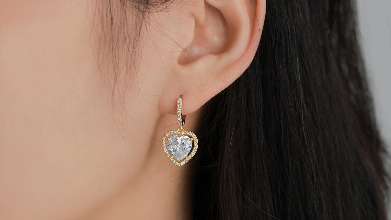 Genevive Caroline Classic Huggie Solitaire Heart Earrings