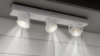 The Cordless Under Cabinet Pivoting LED Lights (White)
