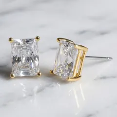 Ice by Jardin Aretes Stud de Circonia Cúbica Corte Esmeralda 2.8 Quilates TW