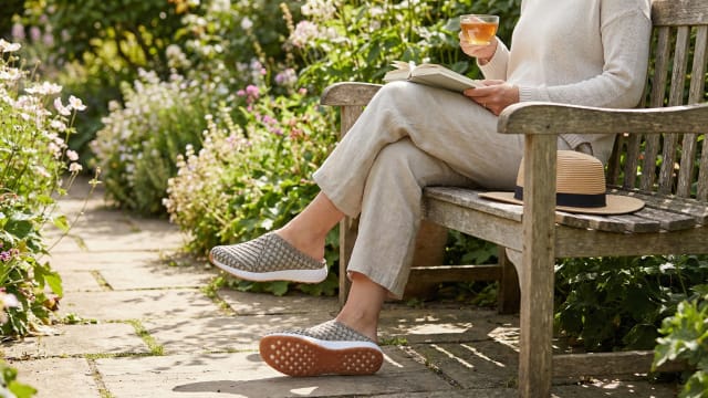 The Woven Stretch Comfort Slides