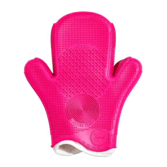 The Double Thumb Brush Cleaning Glove