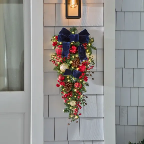 The Prelit Scottish Teardrop Sconce