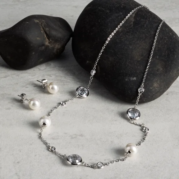 The 18" Pearl and Cubic Zirconia Accent Jewelry Set