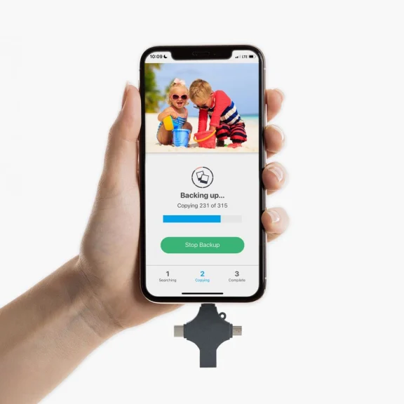 The Instant Backup Smartphone Photo Vault (32 GB)