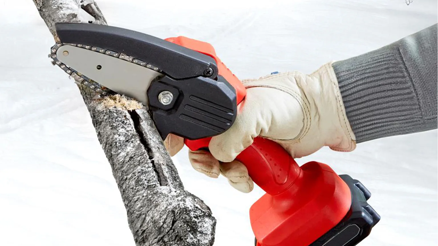 The Cordless Mini Chainsaw