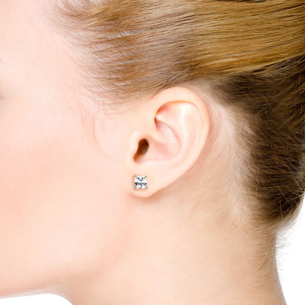  Available in 2 colors