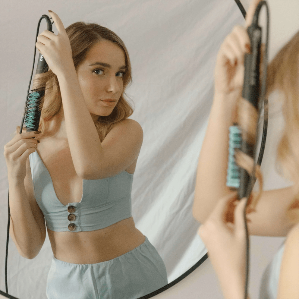 Unique Anti-Static Bristles Eliminate Frizz