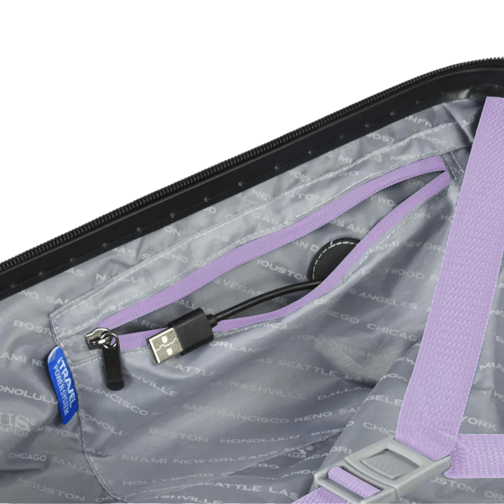 Smart interior pocket keeps your power bank and cable neatly tucked away.