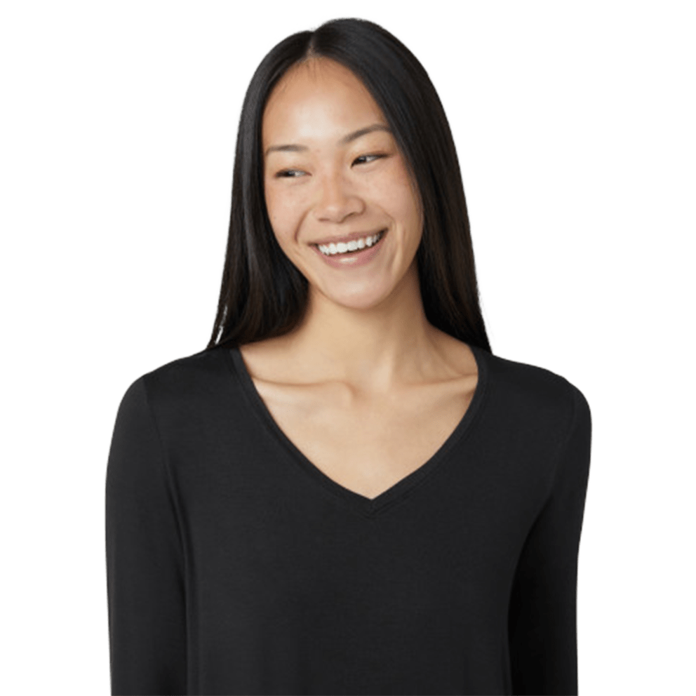 Lightweight stretch fabric moves with you and keeps its shape wear after wear