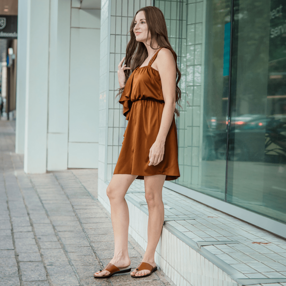 Soft synthetic leather delivers classic style with everyday comfort.