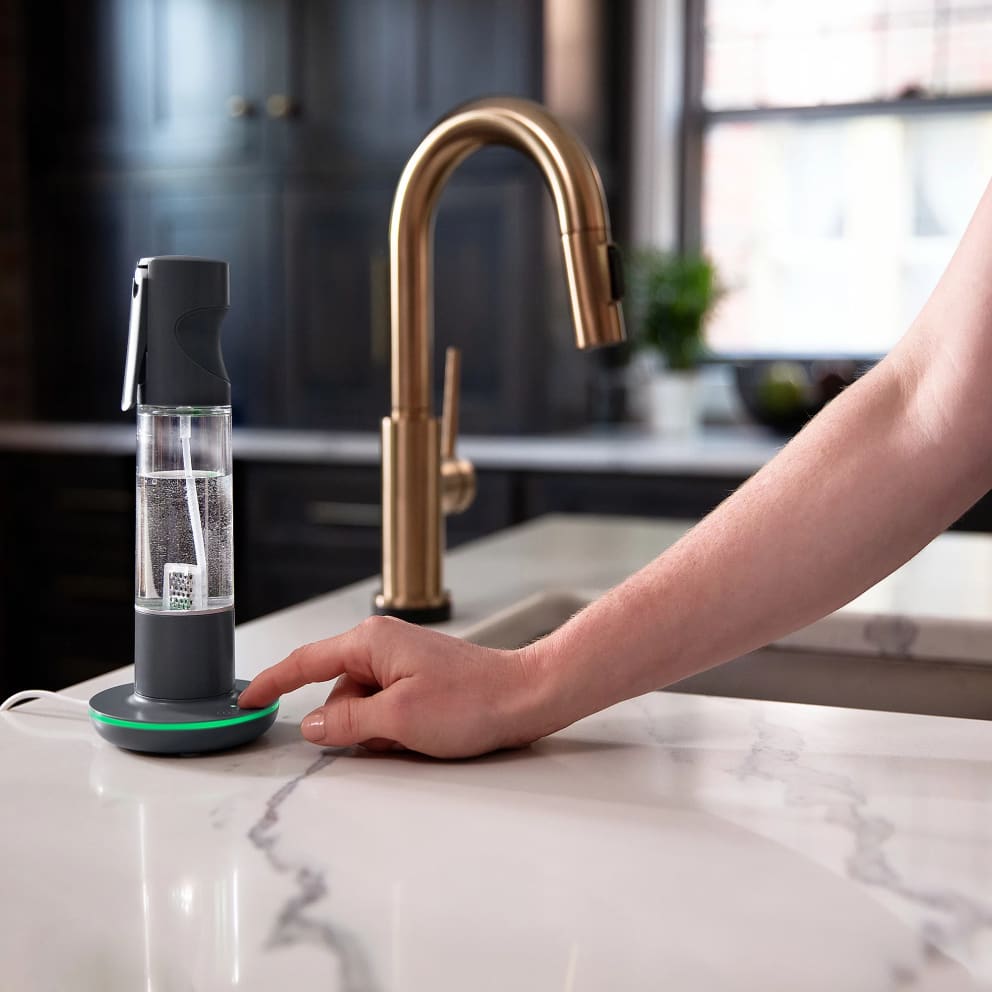 Generates a powerful 3-in-1 cleaner from tap water