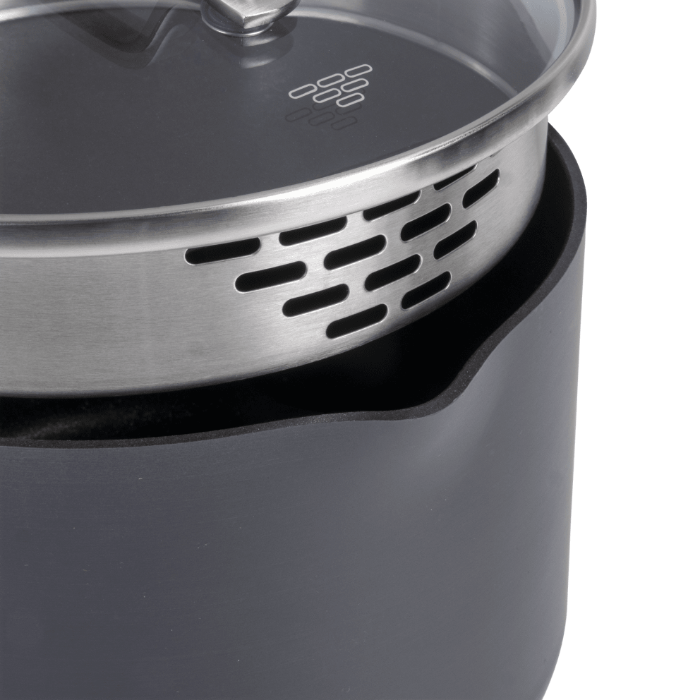 Cover with built-in strainer