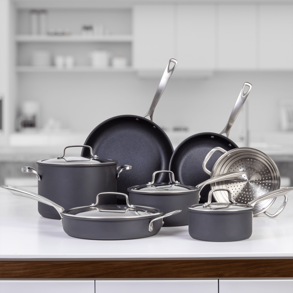 Enjoy hassle-free cooking & effortless food release thanks to the set’s premium nonstick interior