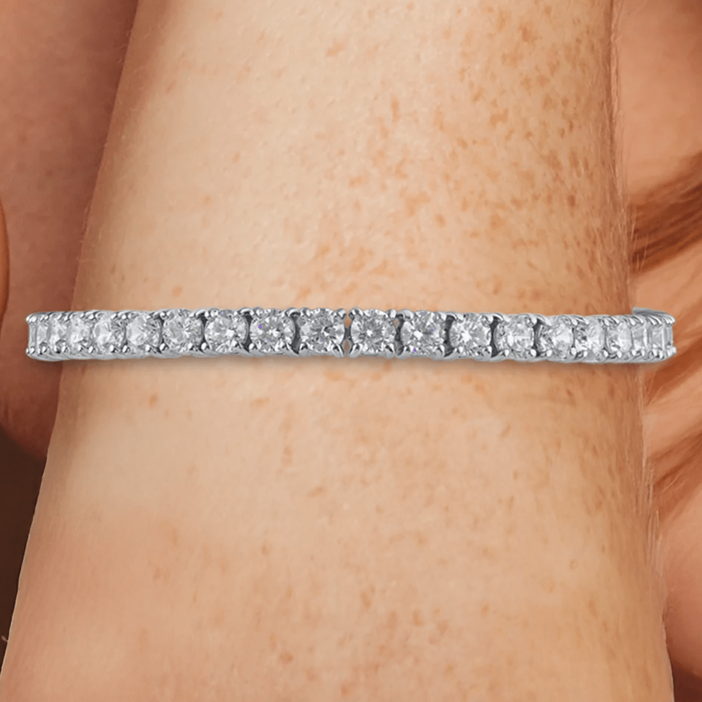  Available in 2 colors