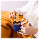 Goes great with hot coffee or cocoa, let the stroop rest on the rim of you mug to heat up the caramel in the middle