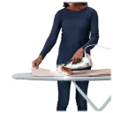 Extra-large aluminum soleplate for versatile ironing options
