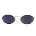  Available in 2 colors
