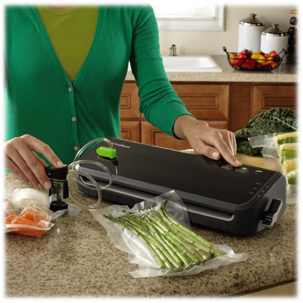 Meh FoodSaver FM2000 Vacuum Sealing System with Starter Kit (Refurbished)