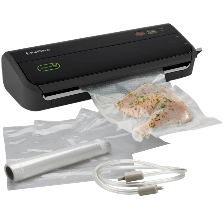 SideDeal: FoodSaver FM2000 Vacuum Sealing System with Starter Kit