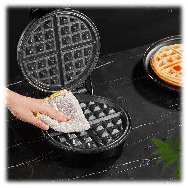 AICOOK Medium Belgian Waffle Maker