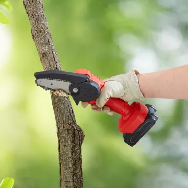 The Cordless Mini Chainsaw