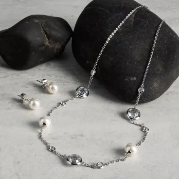 The 18" Pearl and Cubic Zirconia Accent Jewelry Set