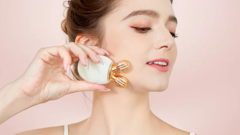 LUCE Dermal Definer, Anti Aging Facial Brush & Roller