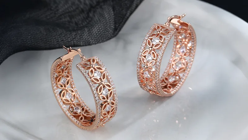 Rose And Lilly Aretes Aros Flor Filigrana de 14K con Cristales