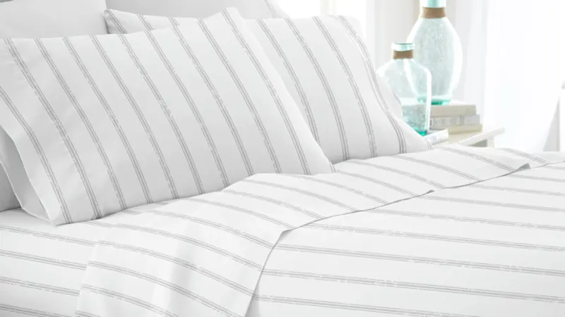 Cloth And Gable Premium 4-Piece Distressed Line Bed Sheets