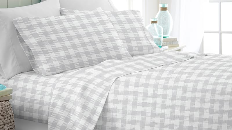 Cloth & Gable Premium 4-Piece Country Plaid Pattern Bed Sheet Set