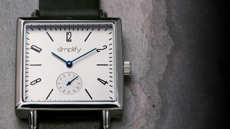 Simplify el Reloj 5000 con Correa de Cuero