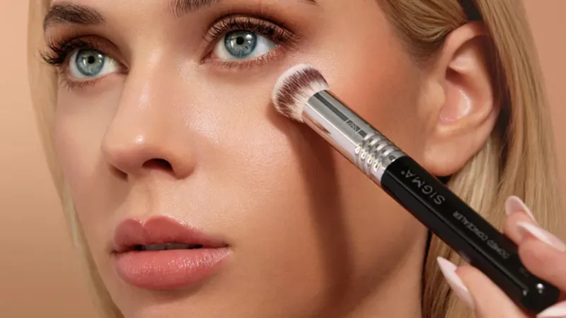 The Domed Concealer Brush