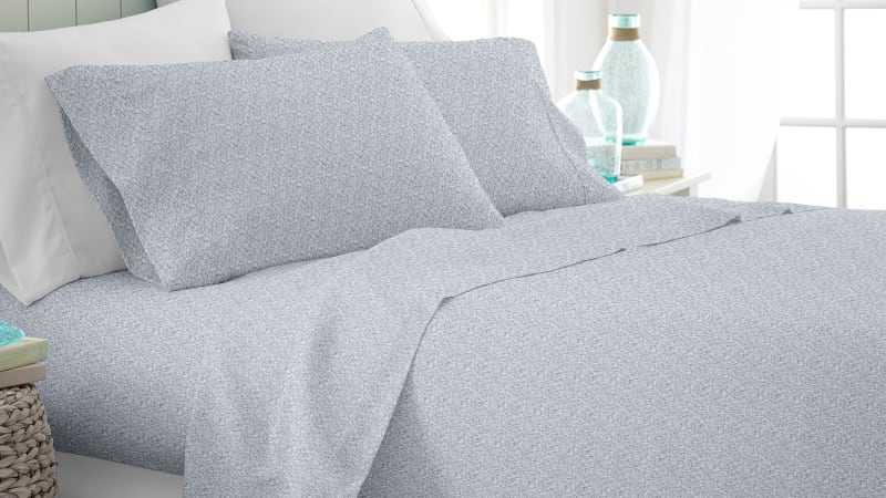 Cloth & Gable 4-Piece Premium Soft Chambray Bed Sheet Set