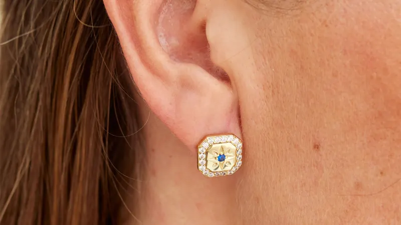 Savvy Cie Aretes de Botón con Halo Estrella
