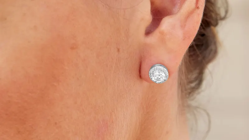 Savvy Cie Pendientes de Halo de Moissanita de 2 Quilates TW
