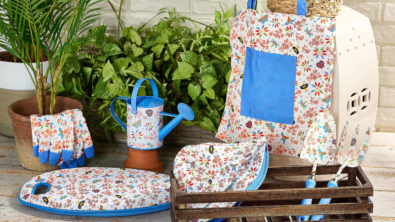 The 7-Piece Gardening Essentials Kit