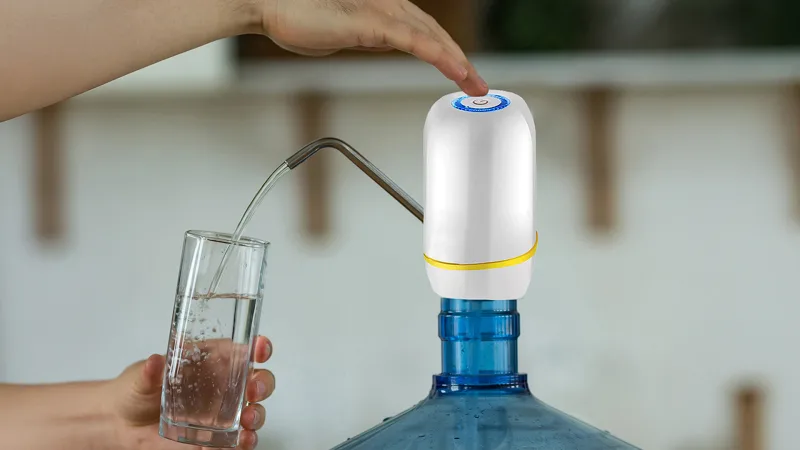 Titan Bomba y Dispensador Automático de Agua Portátil Recargable