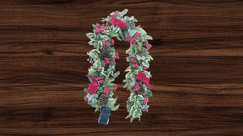 The 6' Cordless Winter Holly & Berries Garland