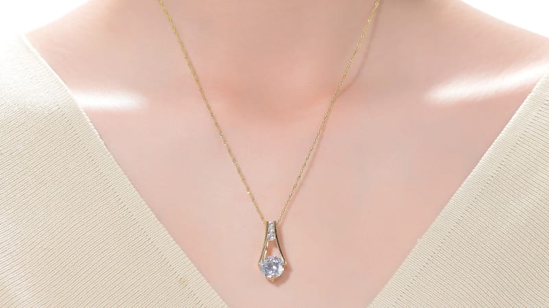 Stella Valentino Collar Colgante Trapecio Francés Pave con Moissanita de 1.50 CT