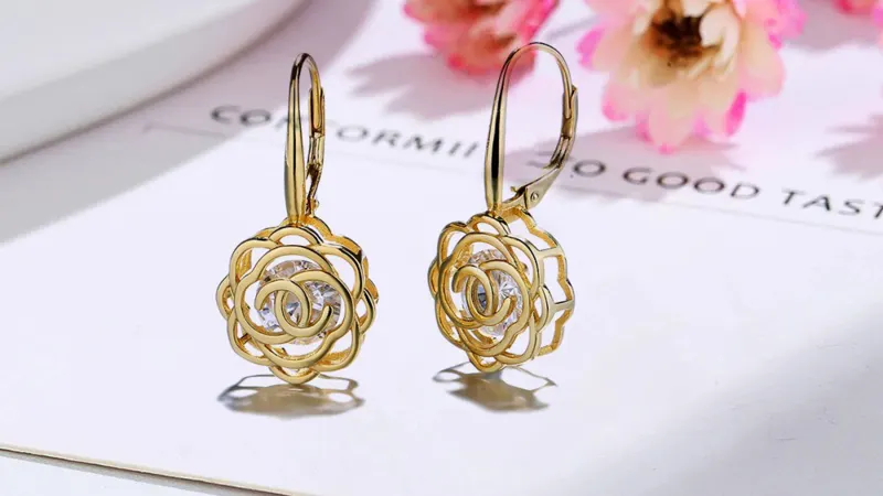 Rose and Lilly Aretes de Rosa de Cristal Enjaulada