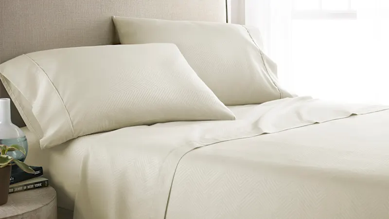 Home Collection Premium Chevron Embossed 4 Piece Bed Sheet Set