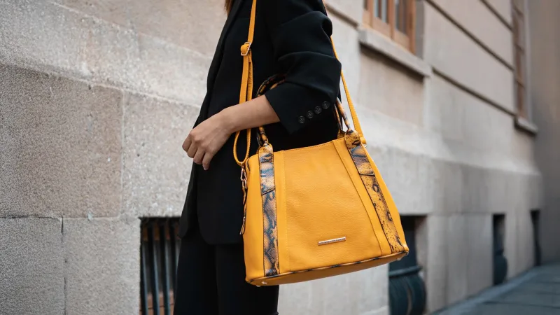 MKF Collection Kenna Bolso Tote de Cuero Vegano con Grabado de Serpiente por Mia