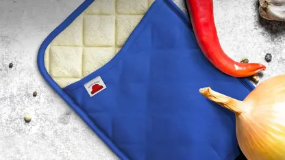 4-Pack: Big Red House Heat Resistant Pot Holders