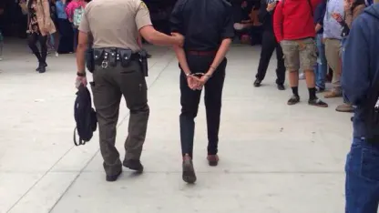 yall see this idiot?