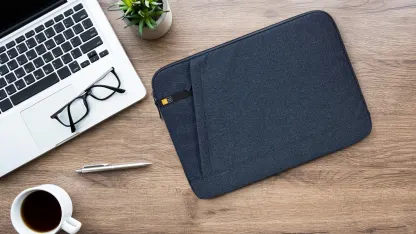 Case Logic Laptop Bag or Sleeve